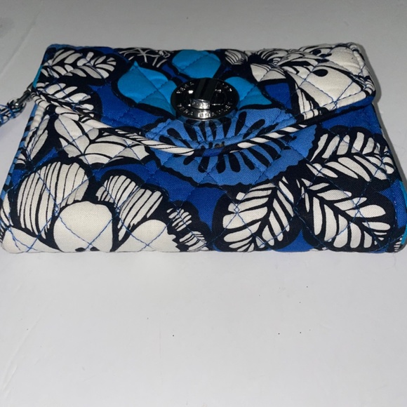Vera Bradley | Blue Bayou Your Turn Smartphone Wristlet Blue - Picture 15 of 16